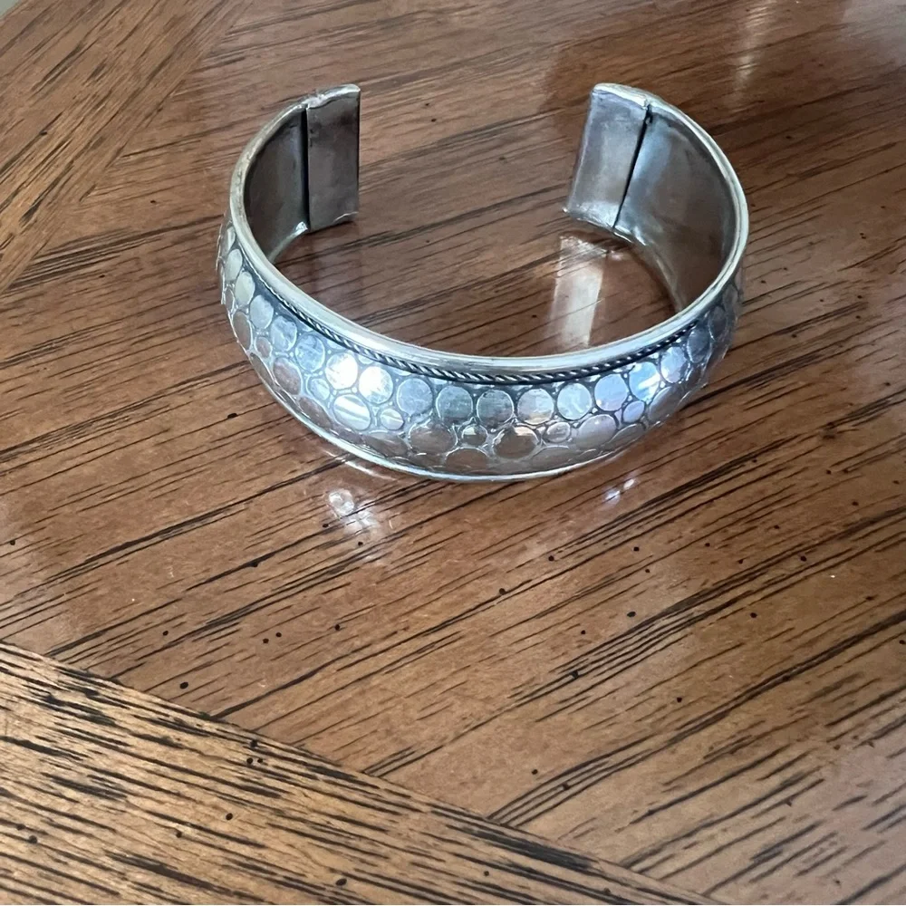 Silver metal Textured Cuff Bracelet classic design and great vintage style
